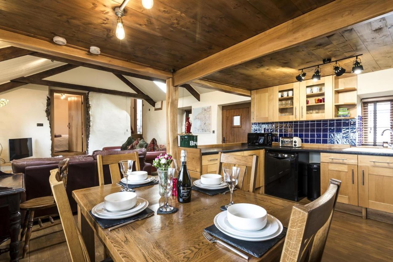 Foxglove - Luxurious Barn Conversion - Blossom Farm Johnston Екстериор снимка