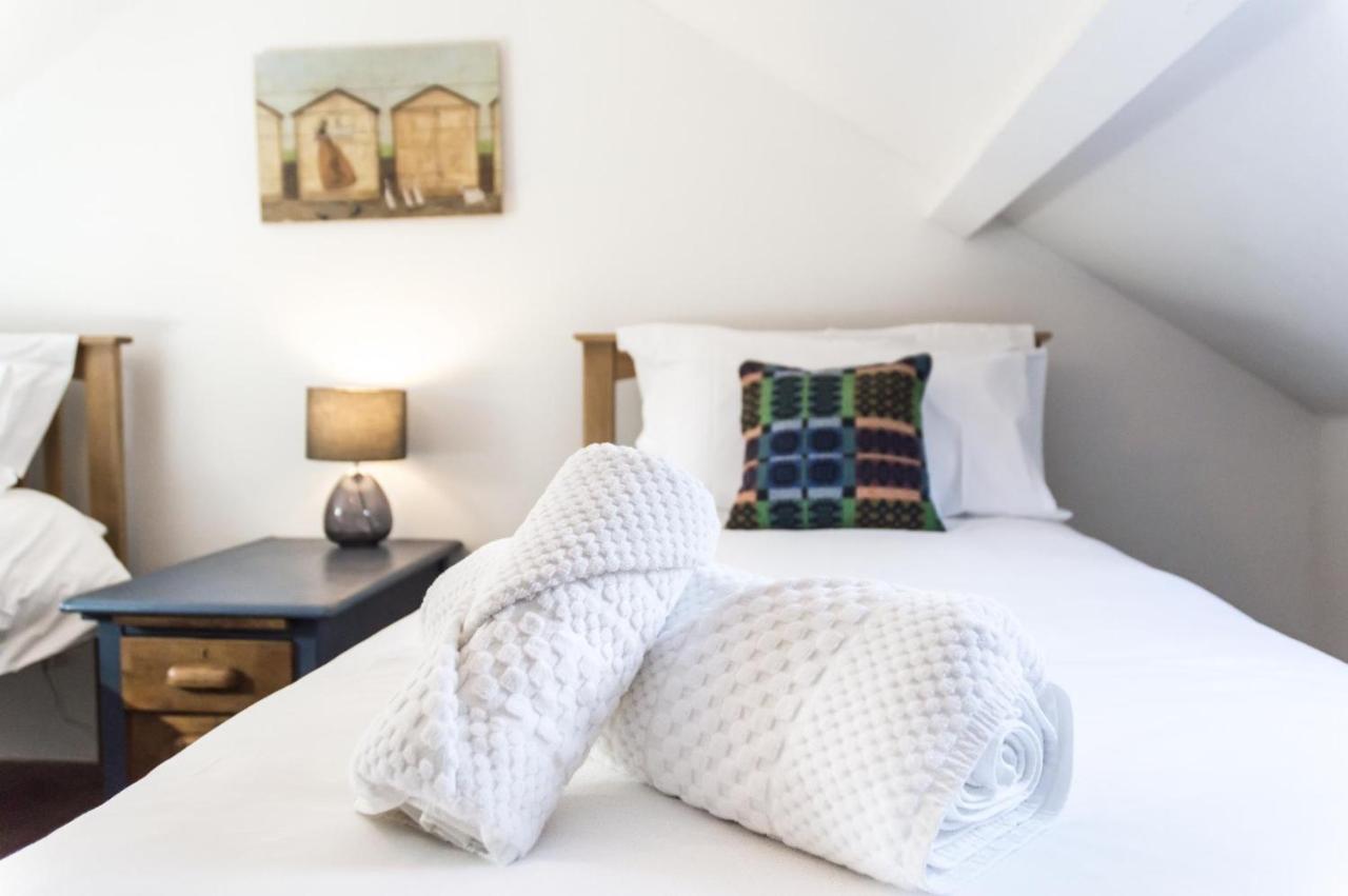 Foxglove - Luxurious Barn Conversion - Blossom Farm Johnston Екстериор снимка