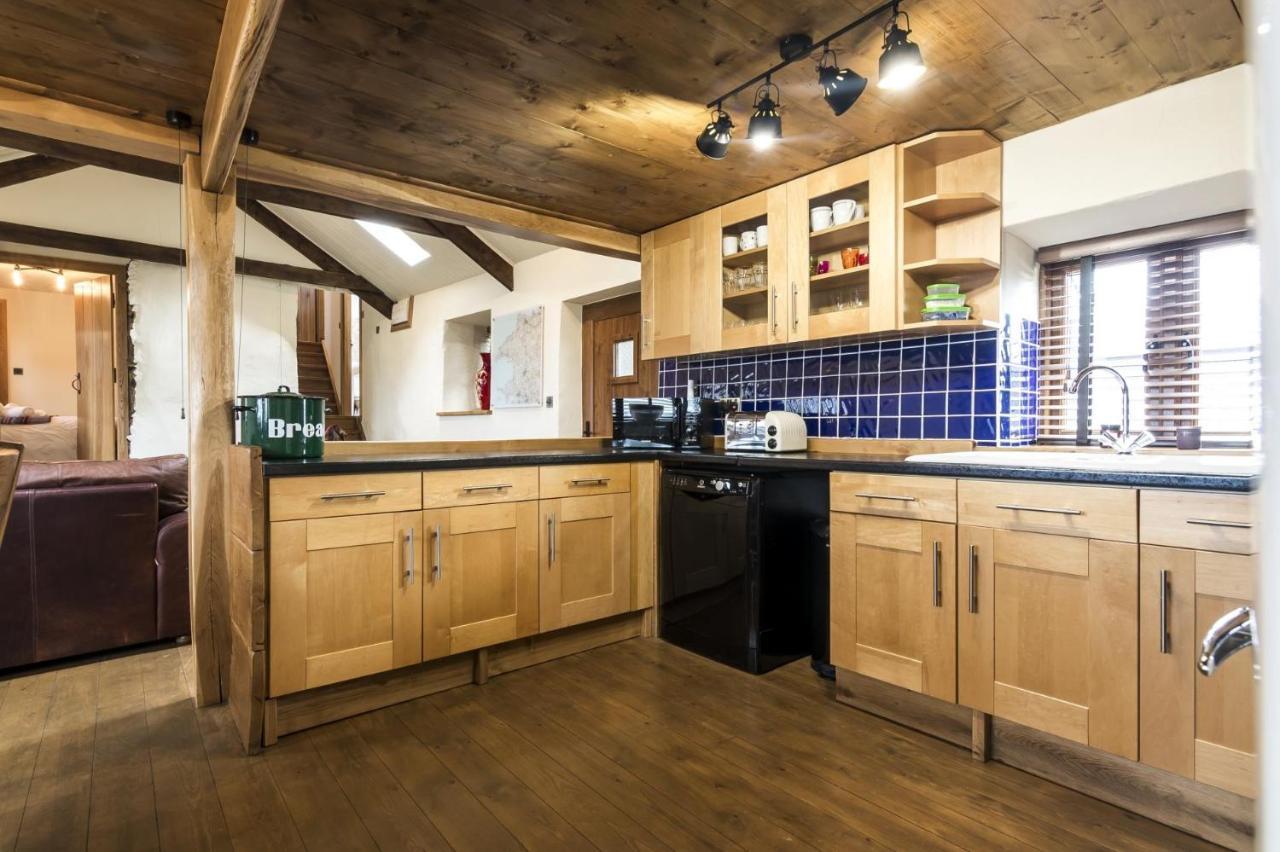 Foxglove - Luxurious Barn Conversion - Blossom Farm Johnston Екстериор снимка
