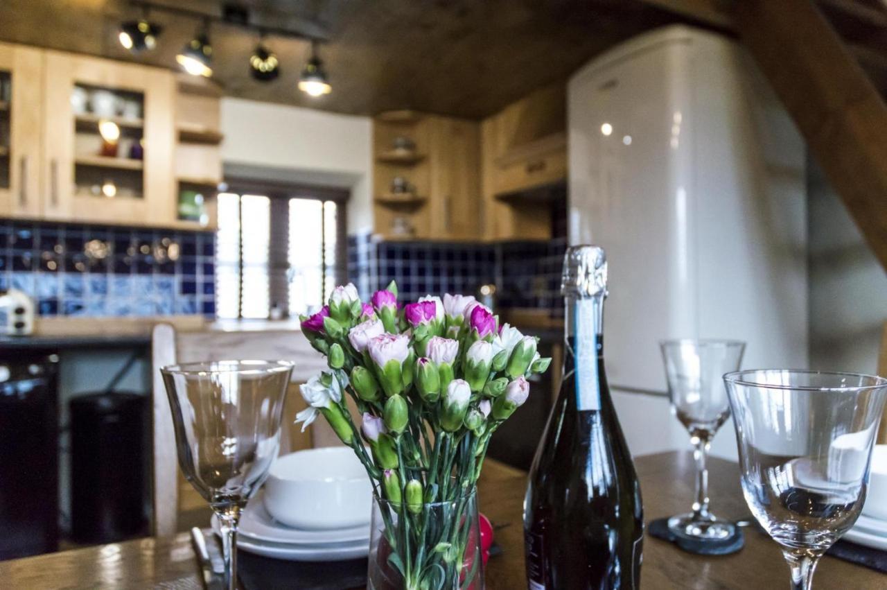 Foxglove - Luxurious Barn Conversion - Blossom Farm Johnston Екстериор снимка